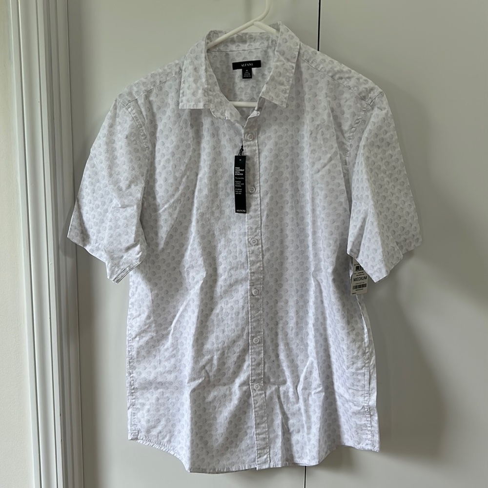 Men’s Alfani new with tags, short sleeve button down shirt, medium